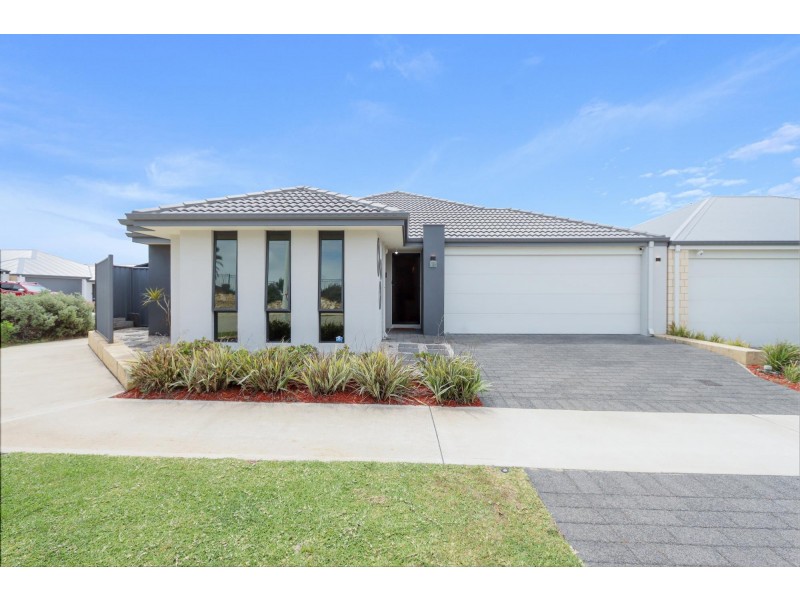 17 Melbourne Loop, Hammond Park WA 6164