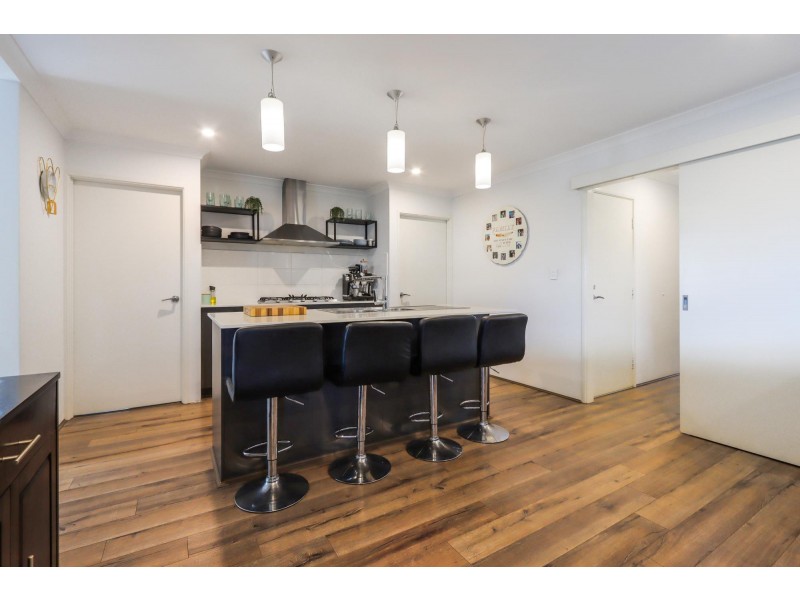 17 Melbourne Loop, Hammond Park WA 6164