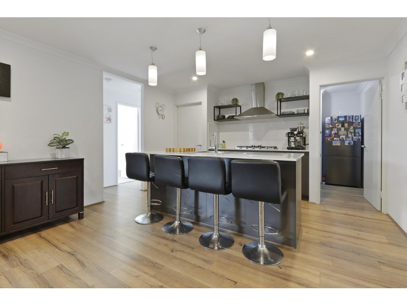 17 Melbourne Loop, Hammond Park WA 6164