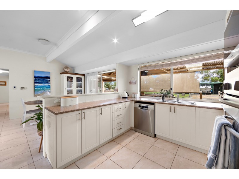 36 Leslie Road, Wandi WA 6167