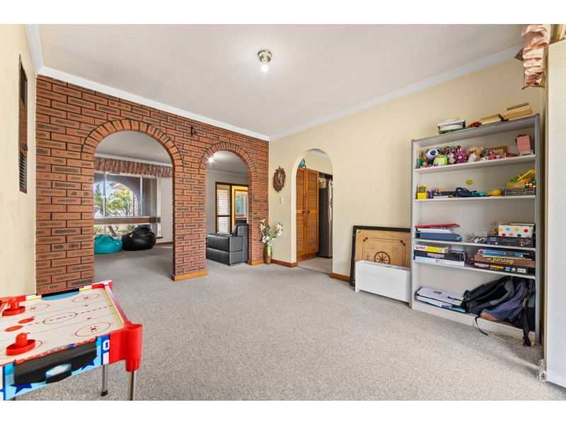 8 Panamuna Drive, Willetton WA 6155