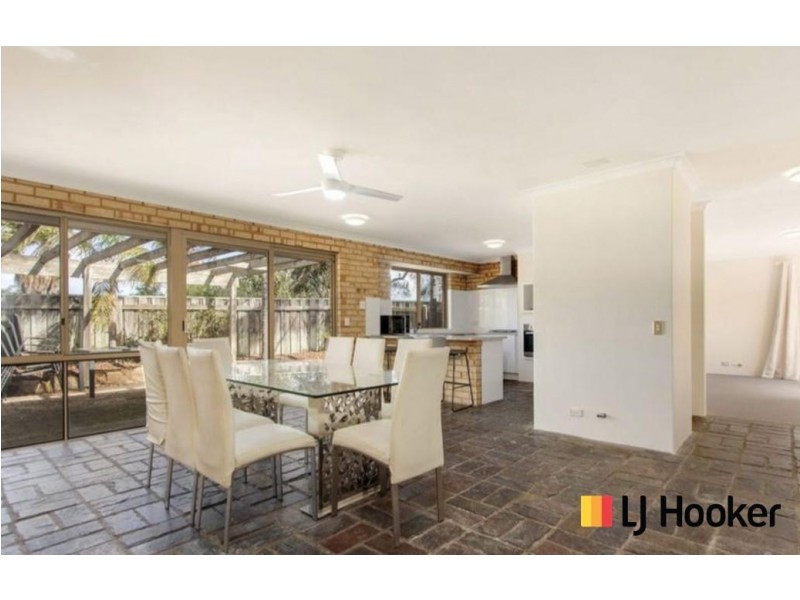 32 Camfield Loop, Parmelia WA 6167