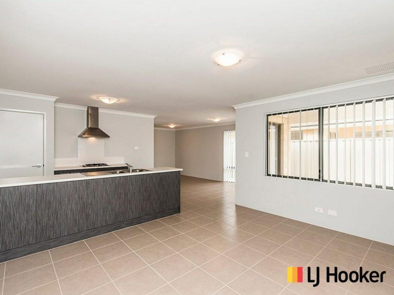32 Vignerons Loop, Hocking WA 6065