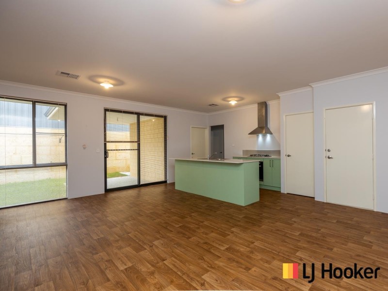 35 Melbourne Loop, Hammond Park WA 6164