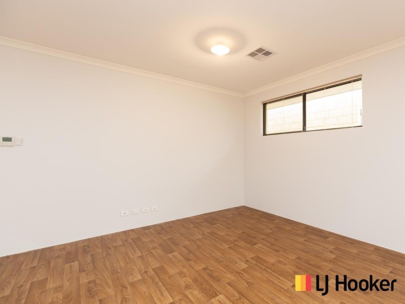 35 Melbourne Loop, Hammond Park WA 6164
