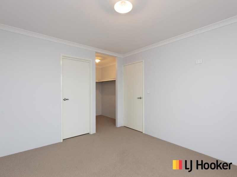 35 Melbourne Loop, Hammond Park WA 6164