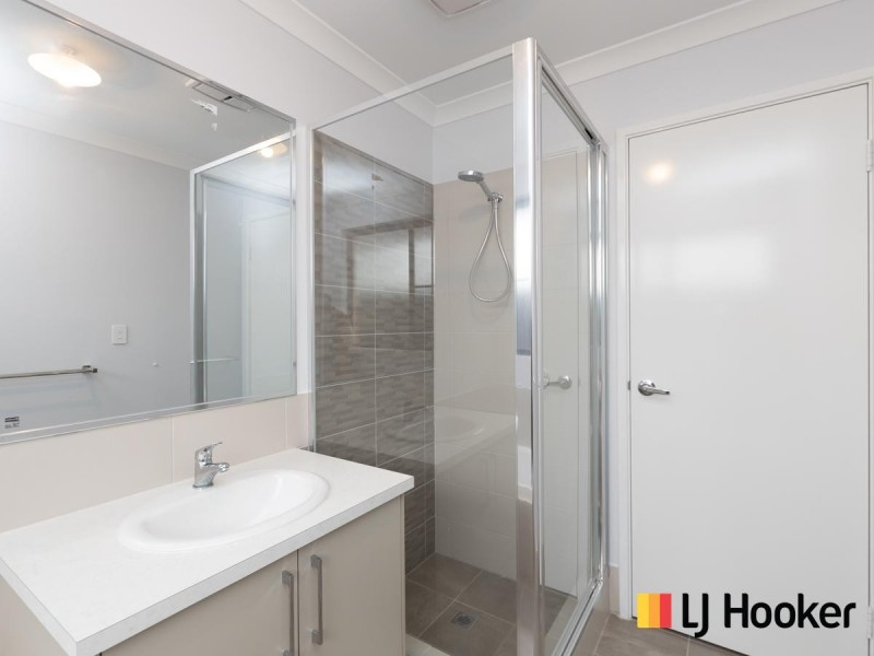 35 Melbourne Loop, Hammond Park WA 6164