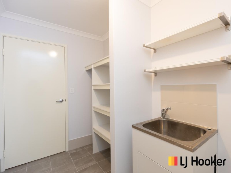 35 Melbourne Loop, Hammond Park WA 6164
