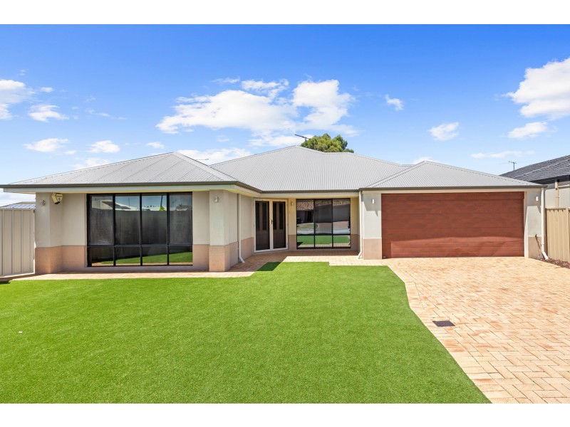 1 Tongaroo Boulevard, Success WA 6164