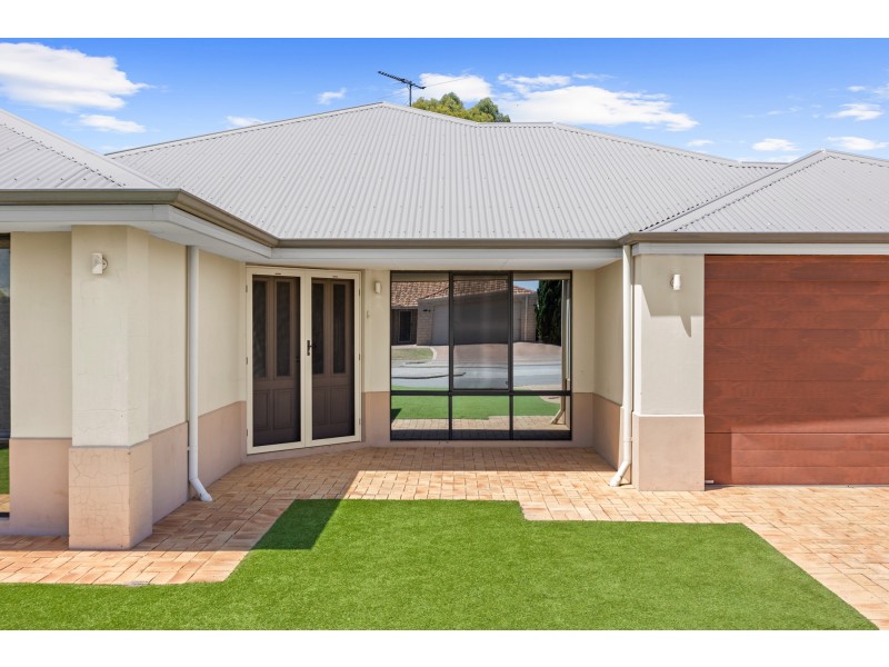 1 Tongaroo Boulevard, Success WA 6164