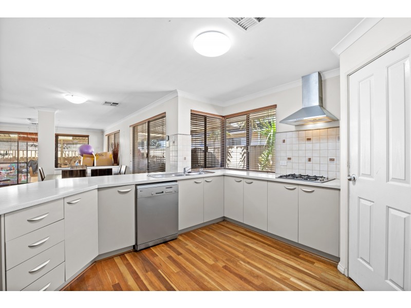 1 Tongaroo Boulevard, Success WA 6164