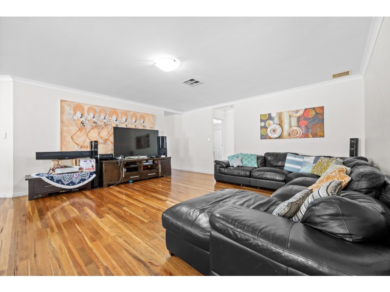 1 Tongaroo Boulevard, Success WA 6164