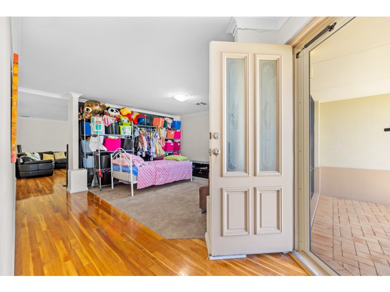 1 Tongaroo Boulevard, Success WA 6164