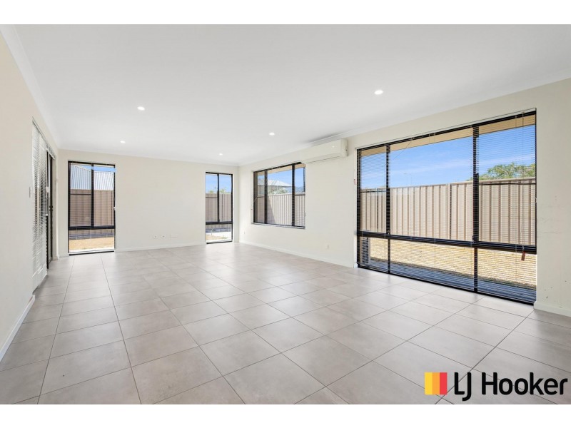 34 Pickering Avenue, Parmelia WA 6167