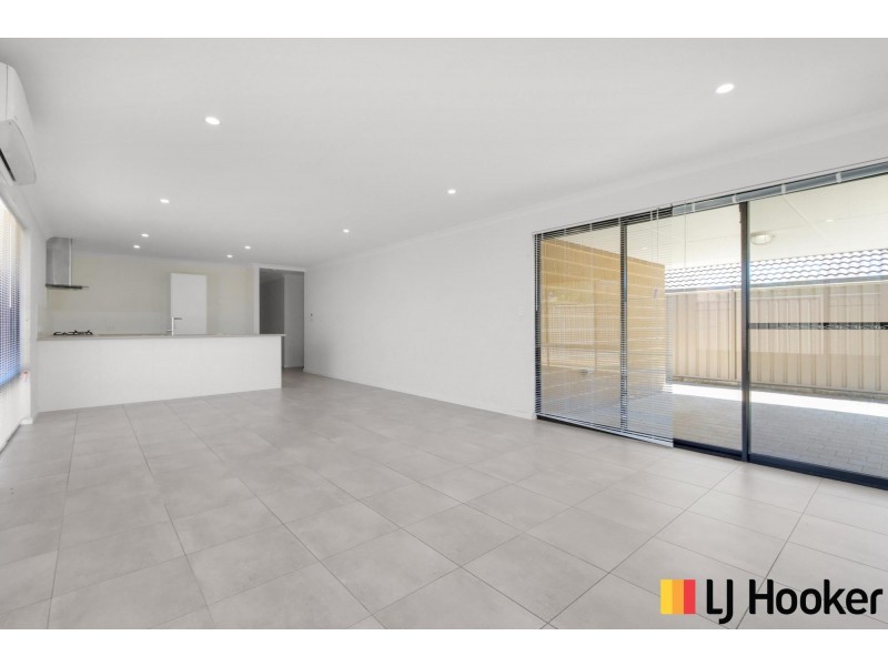 34 Pickering Avenue, Parmelia WA 6167