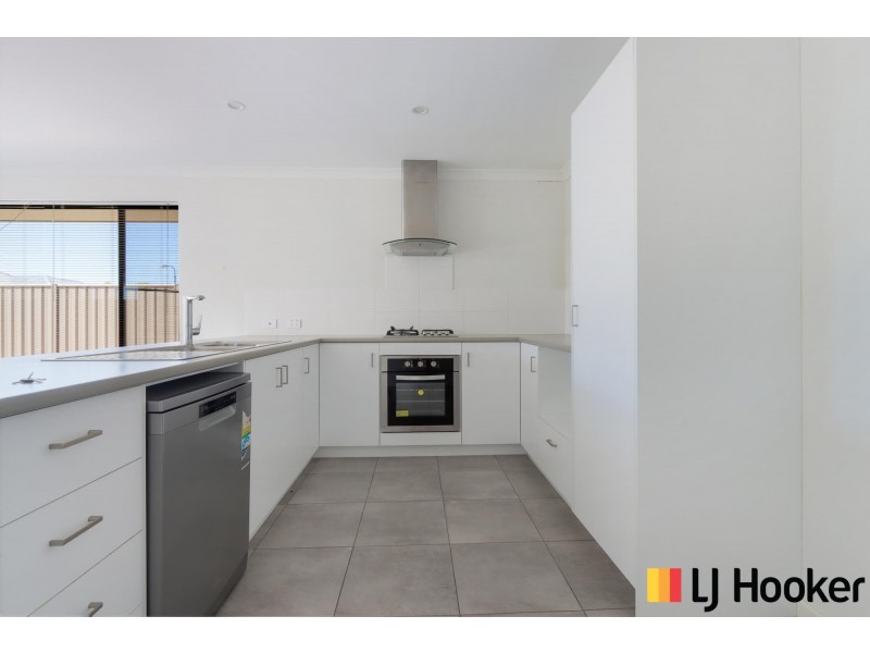 34 Pickering Avenue, Parmelia WA 6167