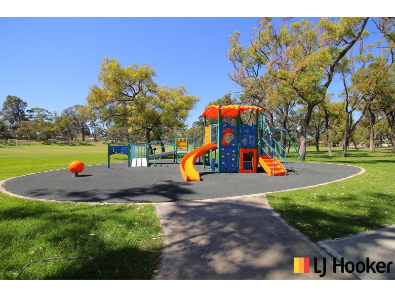 34 Pickering Avenue, Parmelia WA 6167