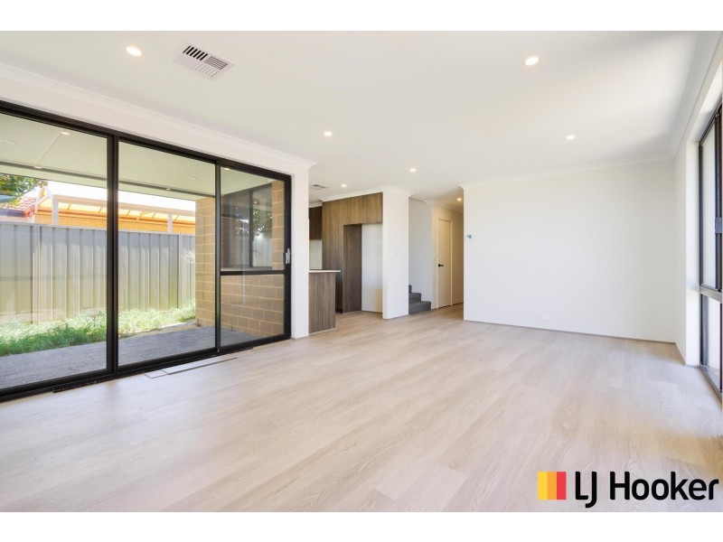 8D Wellington Street, Queens Park WA 6107