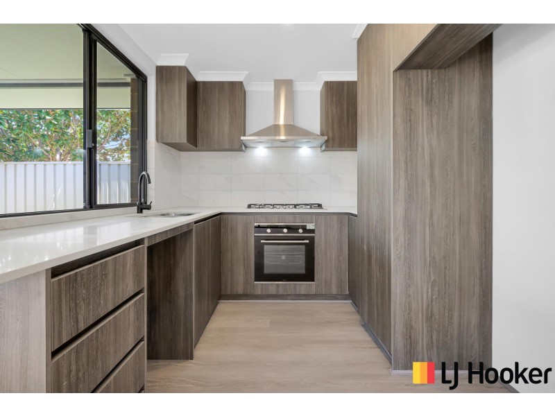 8D Wellington Street, Queens Park WA 6107