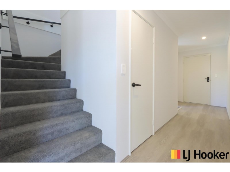 8D Wellington Street, Queens Park WA 6107