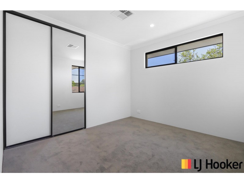 8D Wellington Street, Queens Park WA 6107