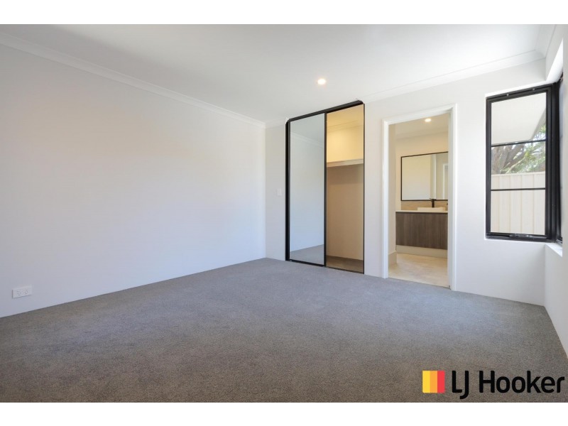 8D Wellington Street, Queens Park WA 6107