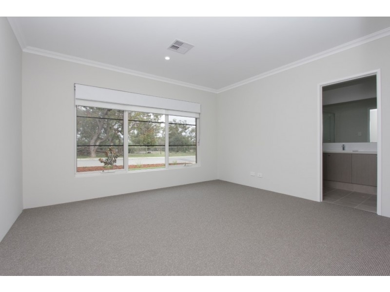 15 Dod Green, Cloverdale WA 6105