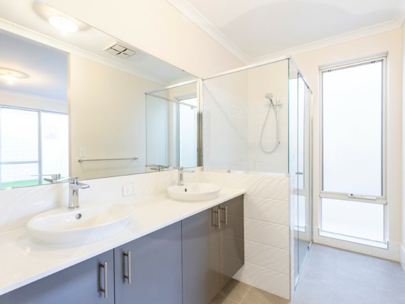 35 Lewisham Vista, Success WA 6164