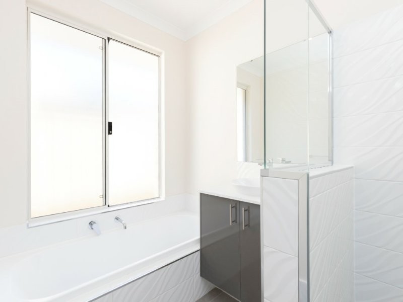 35 Lewisham Vista, Success WA 6164