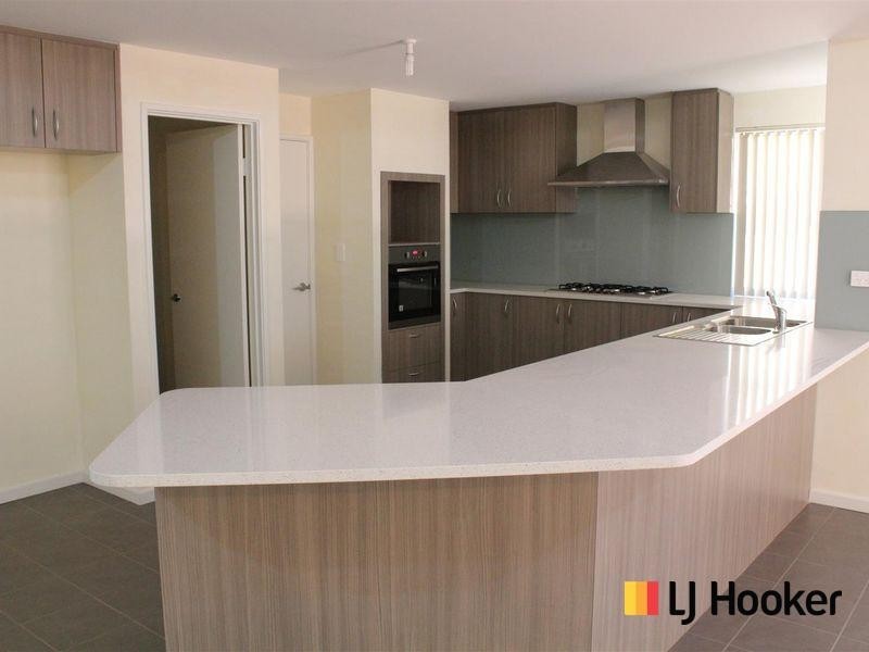 16 Rhodes Rise, Coogee WA 6166