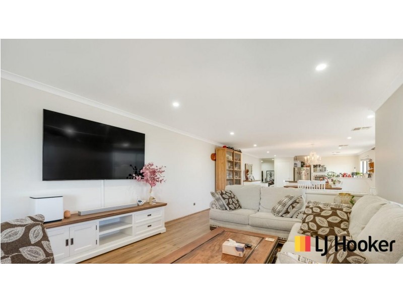 68 Sheffield Road, Wattle Grove WA 6107