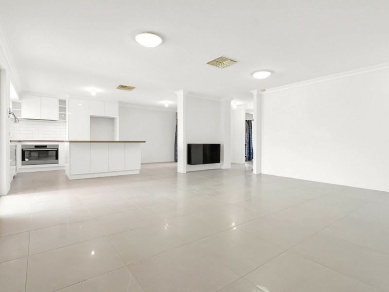 56 Regal Drive, Thornlie WA 6108