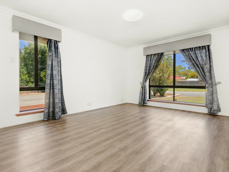 56 Regal Drive, Thornlie WA 6108