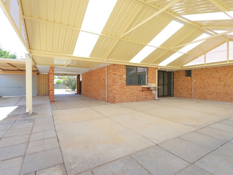 56 Regal Drive, Thornlie WA 6108