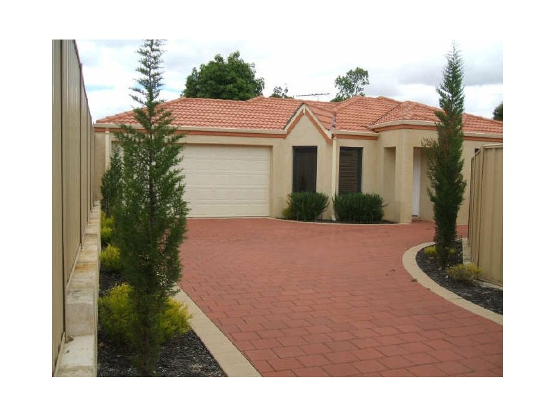 2/8 Westlake Street, Wilson WA 6107