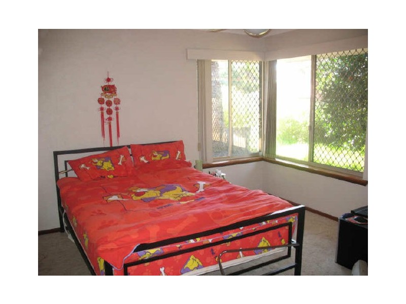 63 Glyndebourne Avenue, Thornlie WA 6108