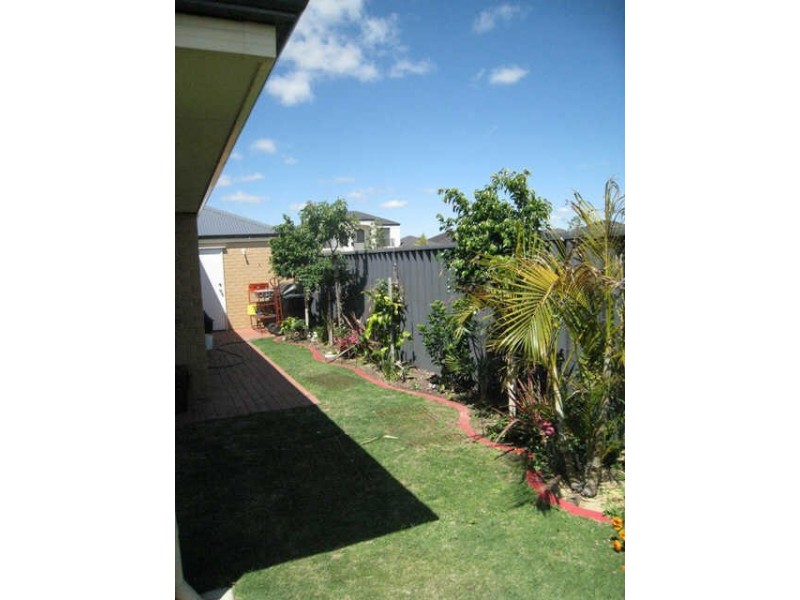 12 Dennis Way, Canning Vale WA 6155