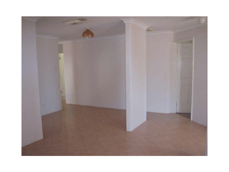 8 Oriole Way, Thornlie WA 6108