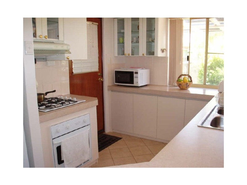 8 Oriole Way, Thornlie WA 6108