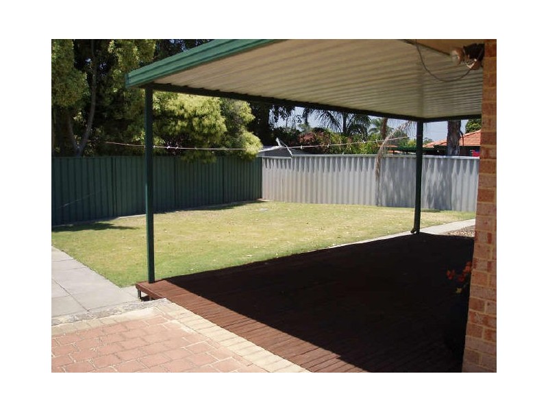 8 Oriole Way, Thornlie WA 6108