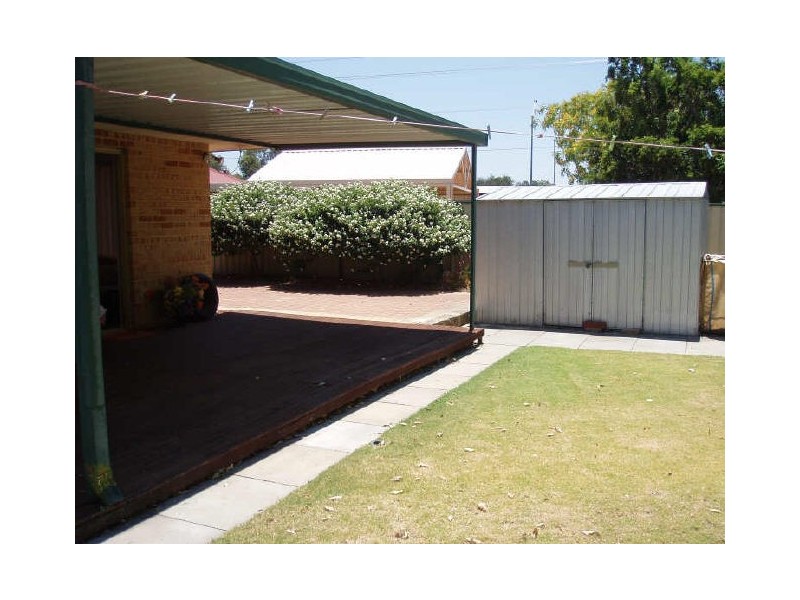 8 Oriole Way, Thornlie WA 6108