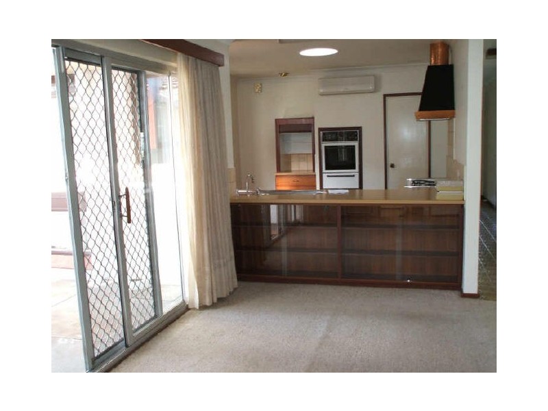 5 Tudor Avenue, Shelley WA 6148