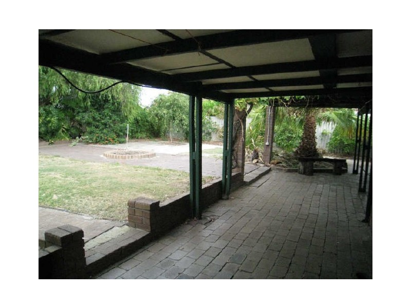 24 Storey Road, Thornlie WA 6108