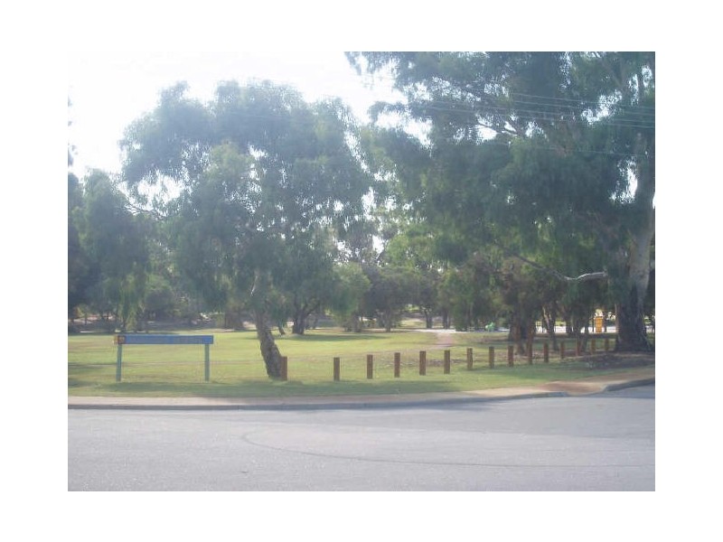 12 Wooramel Crescent, Gosnells WA 6110