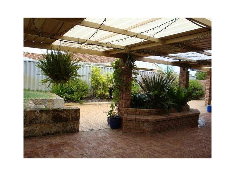 16 Gwalia Place, Bibra Lake WA 6163