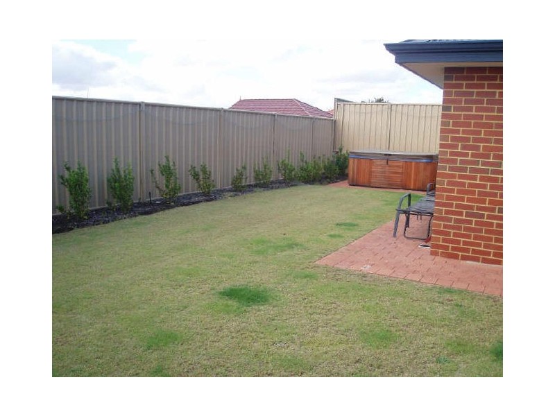 8 Havel Pass, Beeliar WA 6164