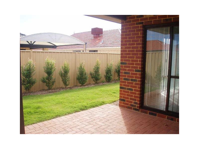 2/50 Claridge Circle, Thornlie WA 6108
