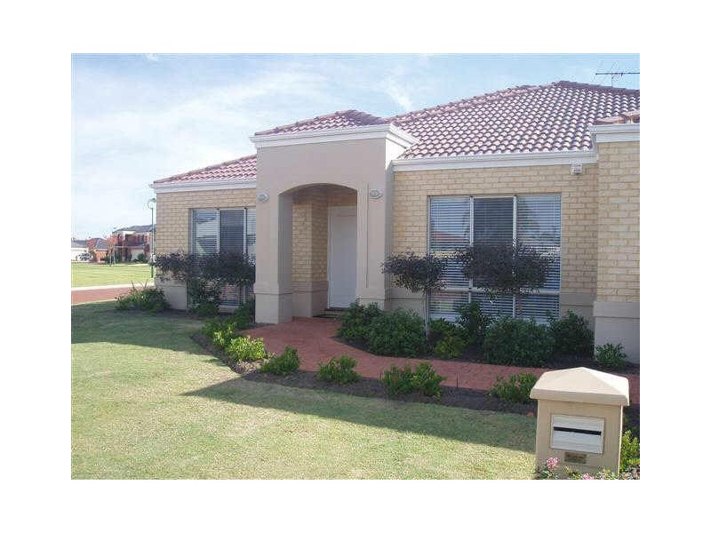 7 Caxton Pathway, Canning Vale WA 6155
