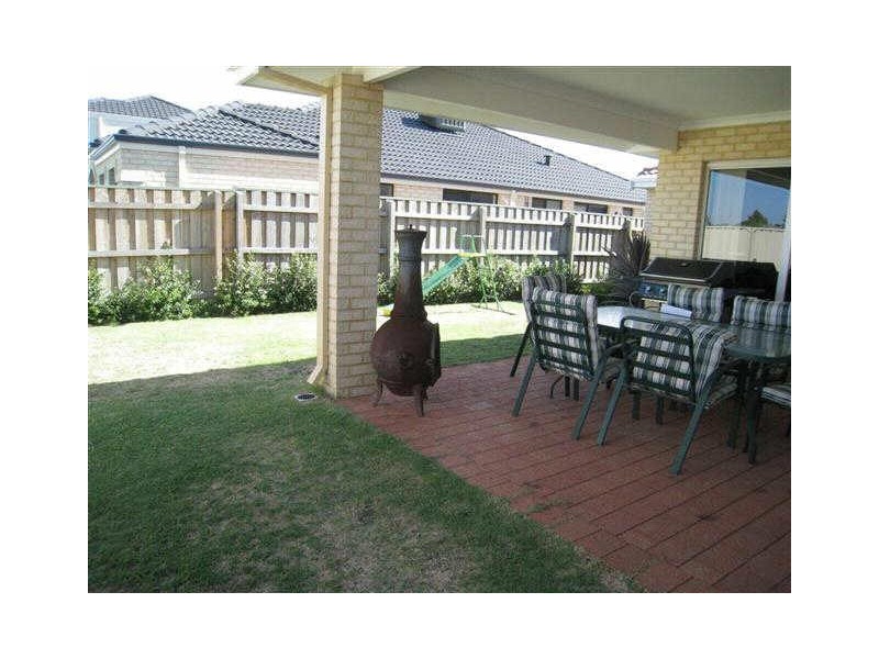 7 Caxton Pathway, Canning Vale WA 6155
