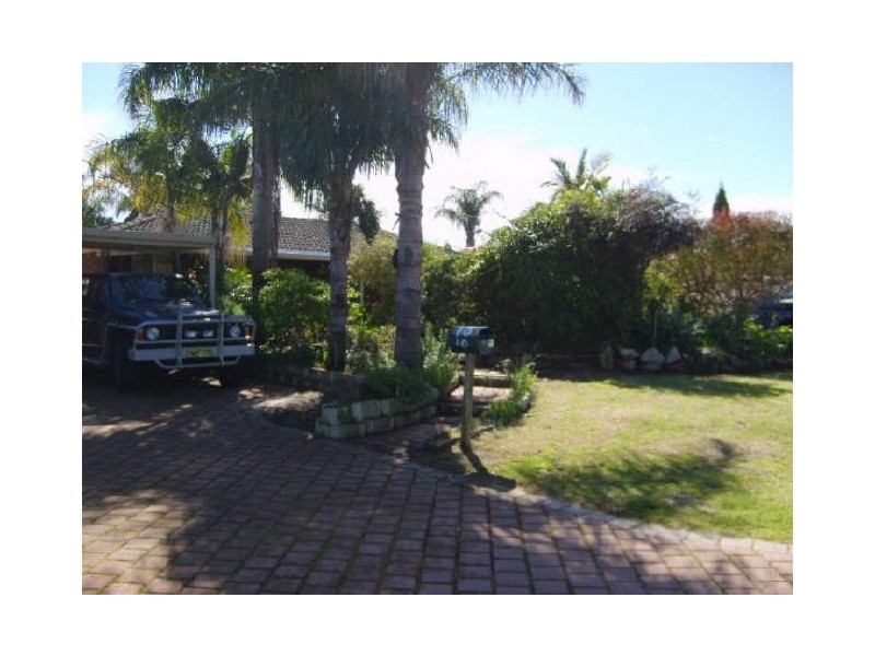 10 Albrecht Place, Thornlie WA 6108